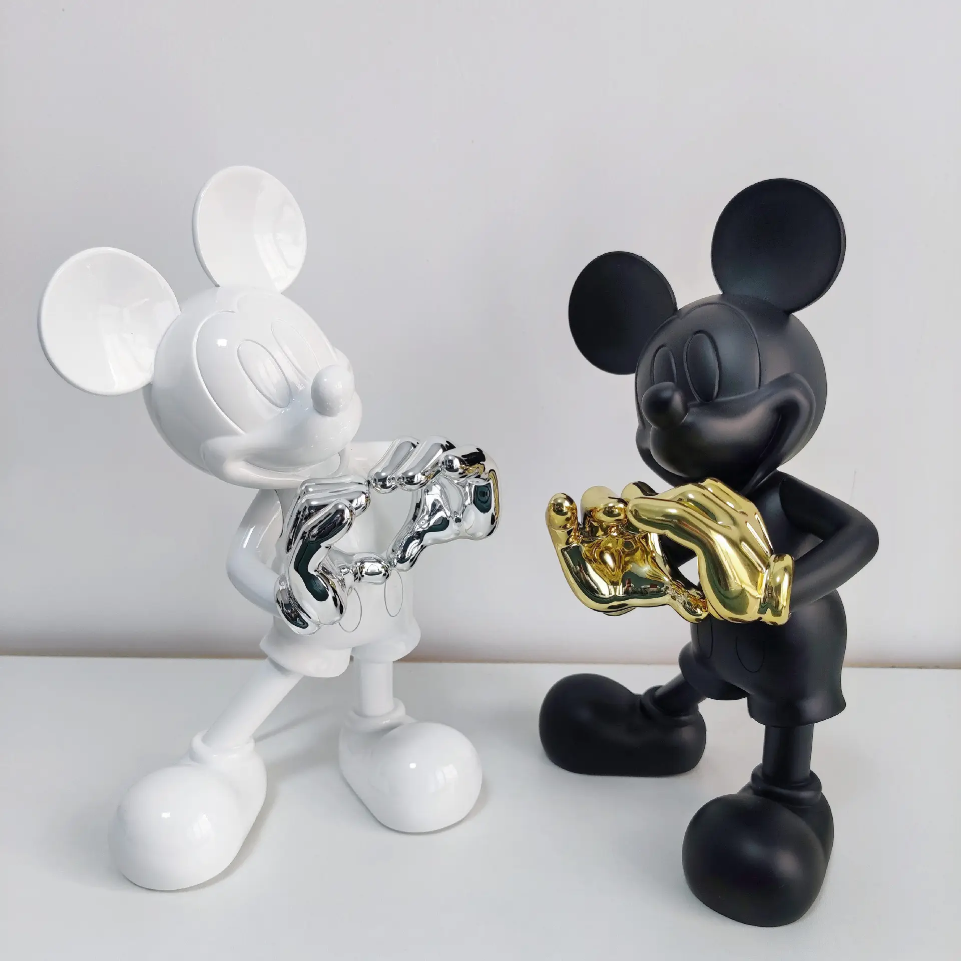 Hot Tide Play Hand Do Dos Desenhos Animados Do Coração Mickey Ornamentos Galvanizados Mickey Escultura Decoração do Quarto Infantil Atacado