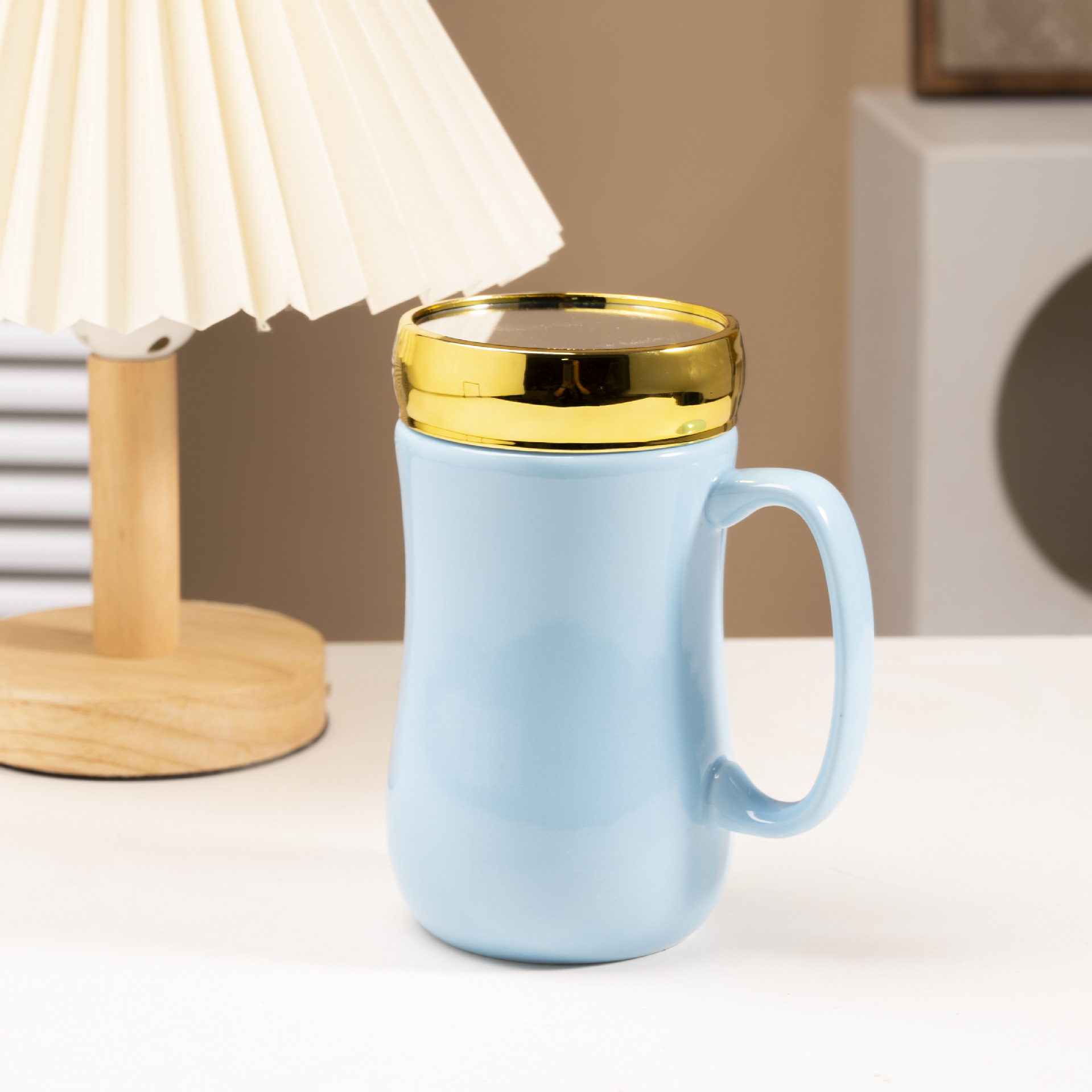 Blue mirror cup