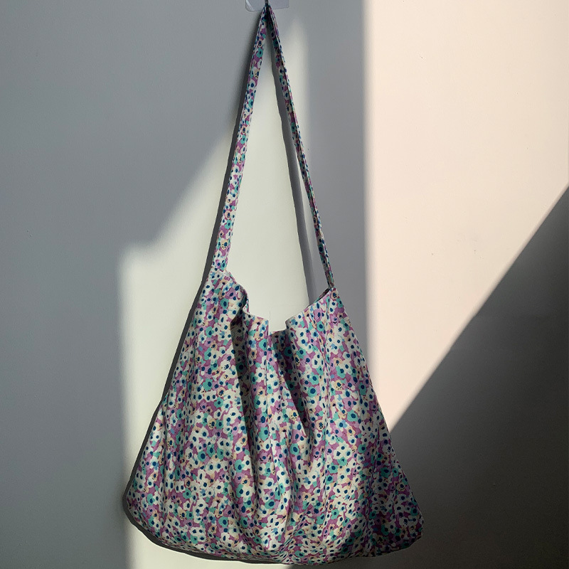 Luz floral púrpura