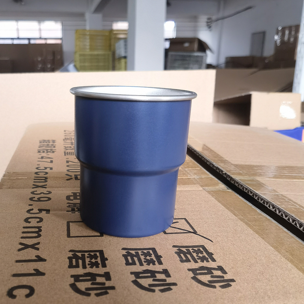Tasse à gradins bleu foncé givré transparent