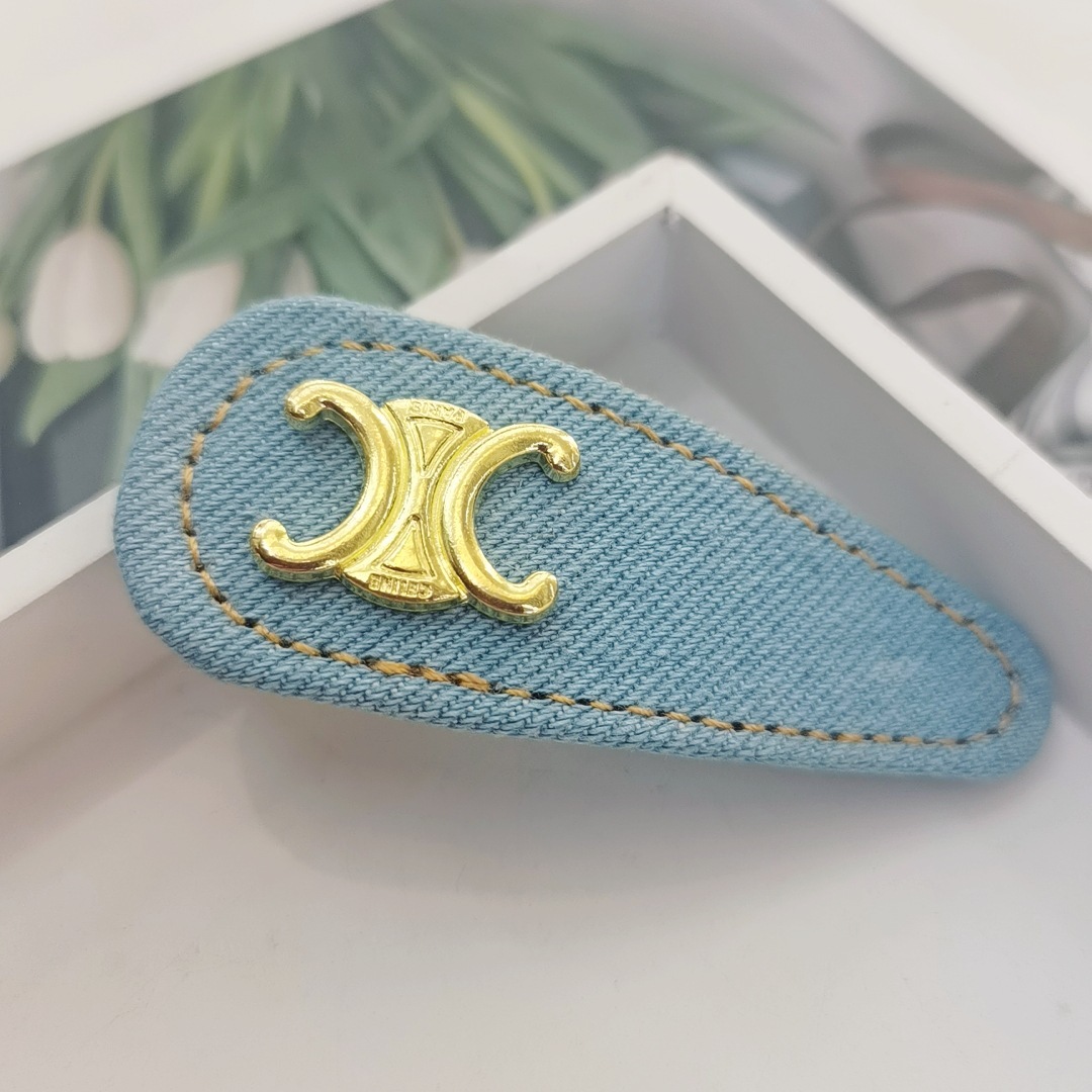 bleu clair avec accessoires
