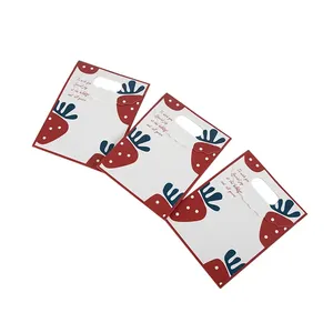 Bolsa de regalo de papel Kraft aséptico ecológico de alta calidad Patrón impreso personalizado Superficie en relieve Uso artesanal Embalaje al por mayor - Product Image 4