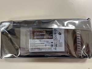 サーバーハードドライブ4XB7A12066 ThinkSystem Storage 3.84テラバイト3DWD 2.5in SAS SSD - Product Image 3