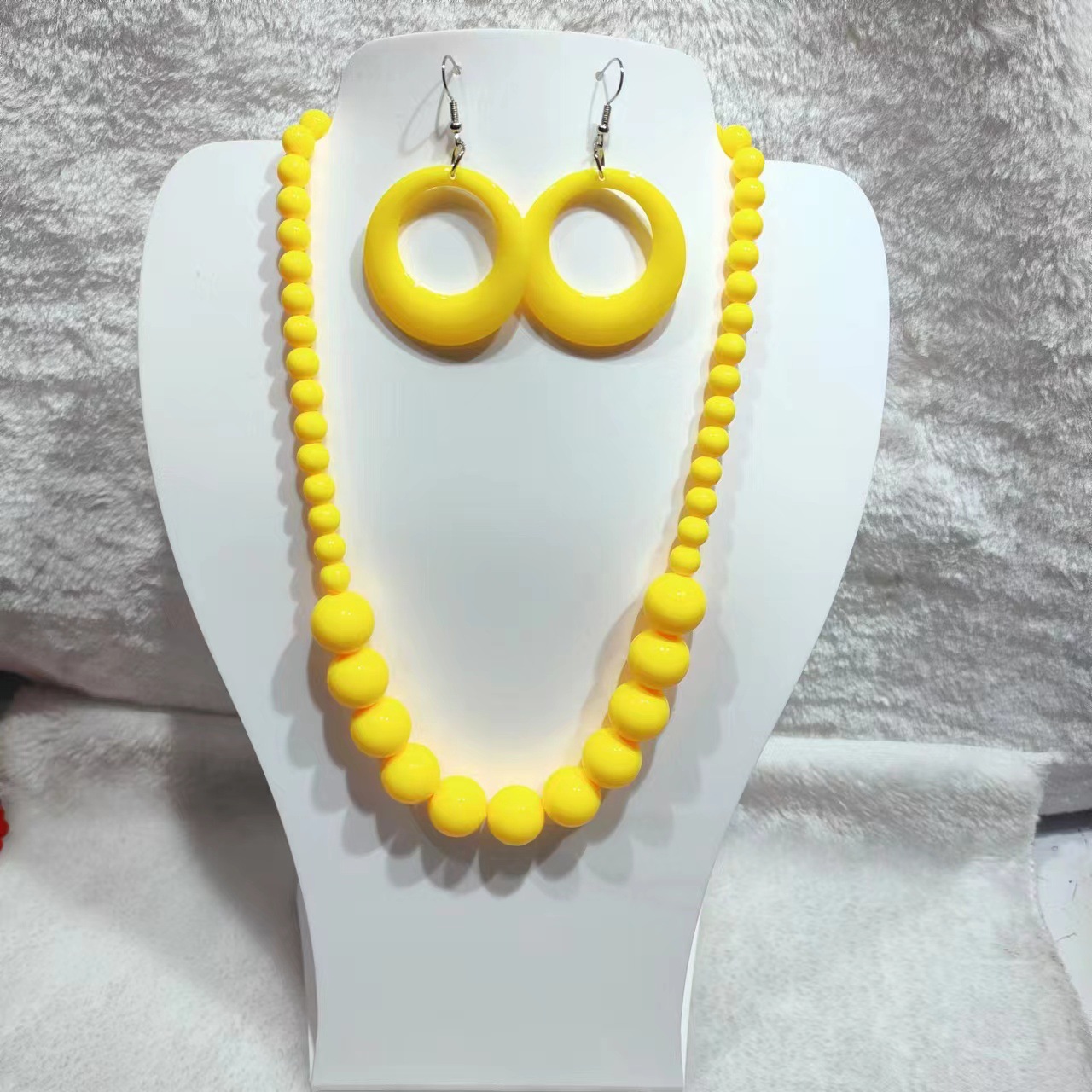 Jaune