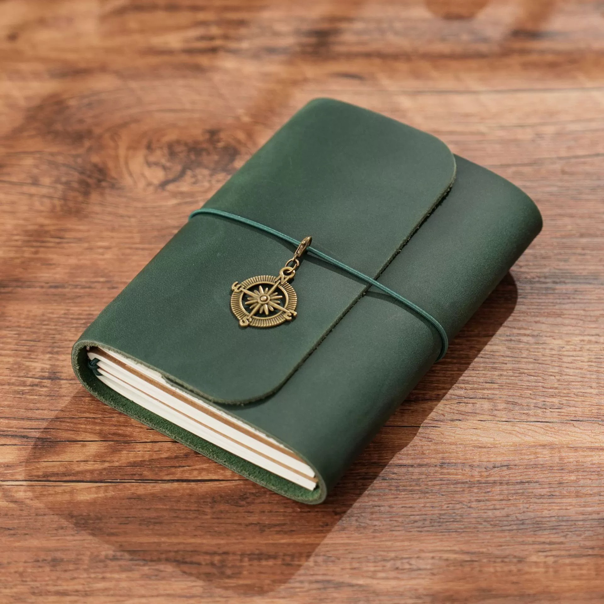 Vert avec carnet et porte-cartes