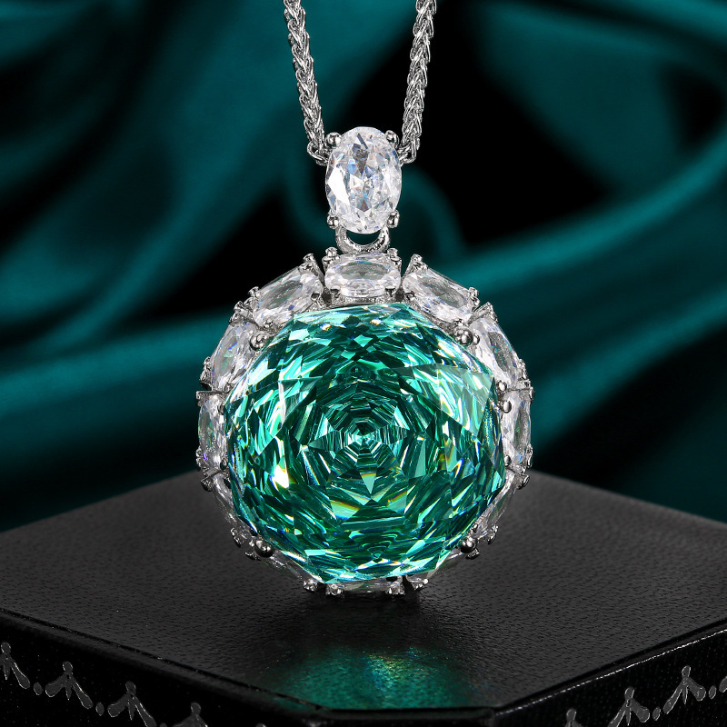 Pendentif Parra vert en or blanc avec chaîne Chopin