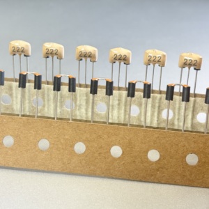 Bộ lọc điện dung ba thiết bị đầu cuối và bộ lọc ức chế tiếng ồn EMI được sản xuất từ nguồn tại Trung Quốc - Product Image 1