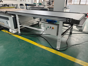 Línea de trabajo de máquina de anidamiento de carpintería de enrutador CNC de descarga de carga de etiquetado automático