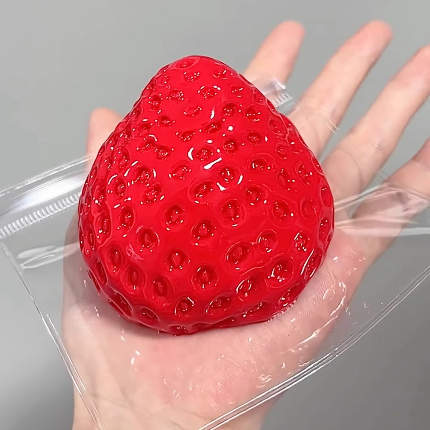Grosse fraise simulée