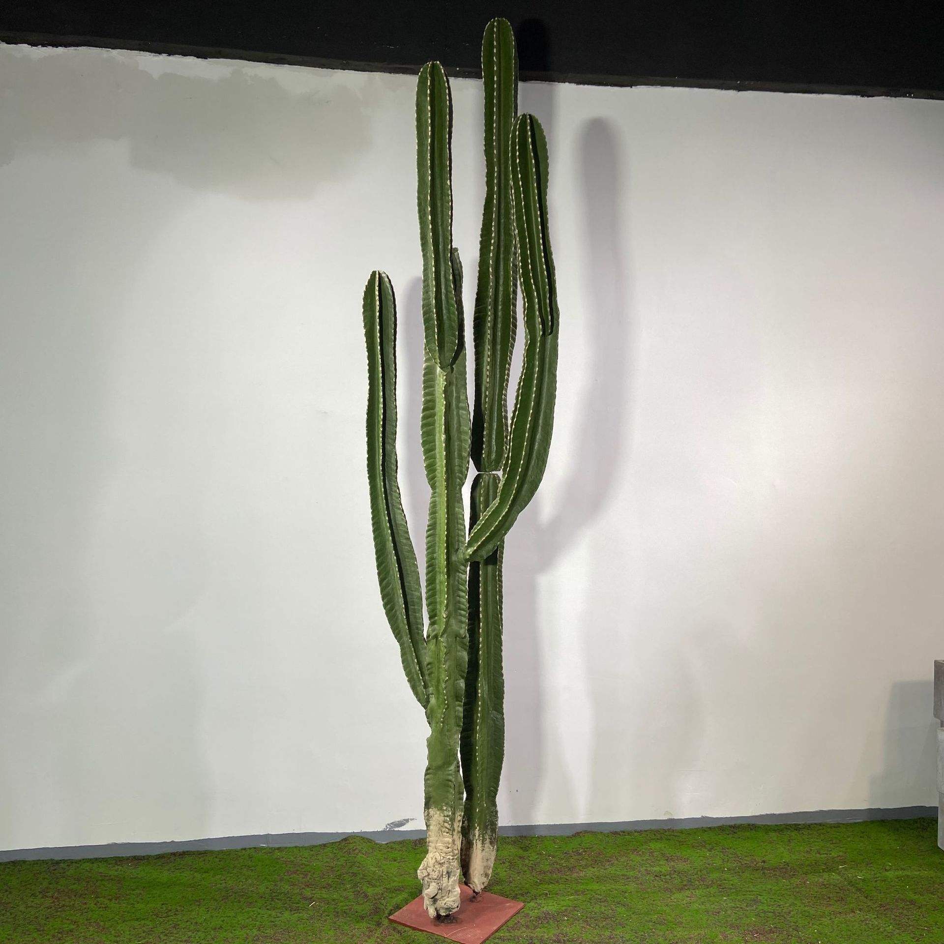 Decorativo de dos polos de tres manos de 2,75 m de altura