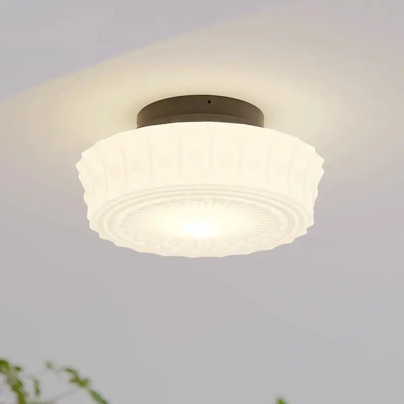 Lampada a sospensione in stile Vintage europeo Design artistico creativo lampada da soffitto moderna con diffusore in vetro bianco