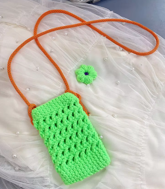 Broche fleur finition vert fluo