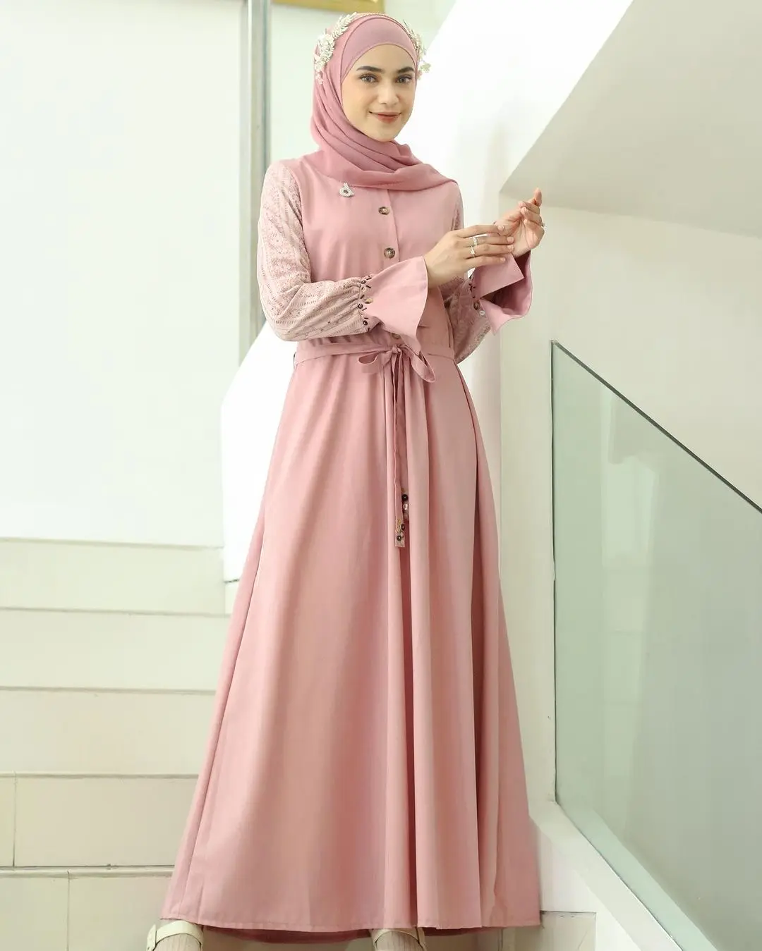 2024 personalizado nuevo vestido de Venta caliente musulmán Oriente Medio vestido musulmán en el Sudeste Asiático para mujeres Abaya