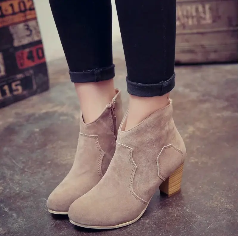 Otoño invierno nuevas botas de mujer moda tacón grueso cabeza redonda color puro clásico occidental botines