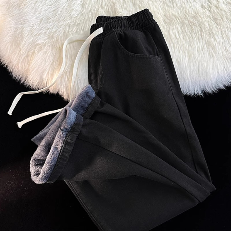With fleece lining Black