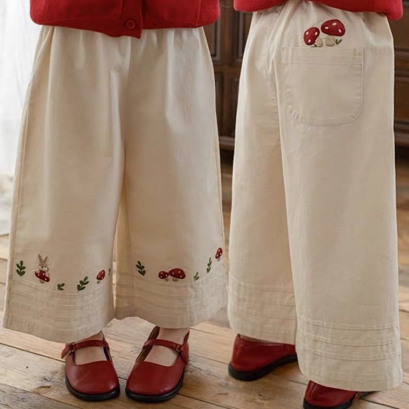 Pantaloni beige a gamba larga ricamati con coniglietto.