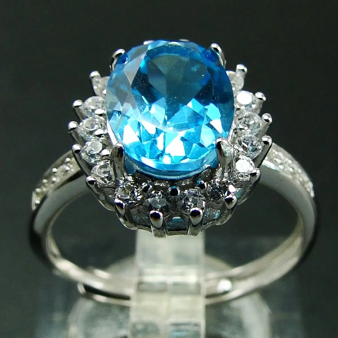 Обручальное кольцо с овальной огранкой небесно-голубым топазом и бриллиантовой оправой, 18 К, белое золото, серебро 925 пробы, ювелирные изделия