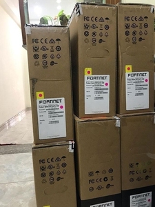 Orijinal yeni FortiGate 124F FortiSwitch-124F ile 24x GE port + 4x SFP + port + 1x RJ45 konsol ağ anahtarı FS-124F - Product Image 3