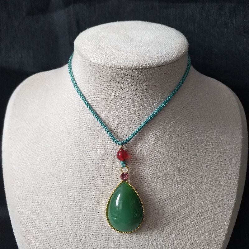 Cuerda verde - gota de agua - verde