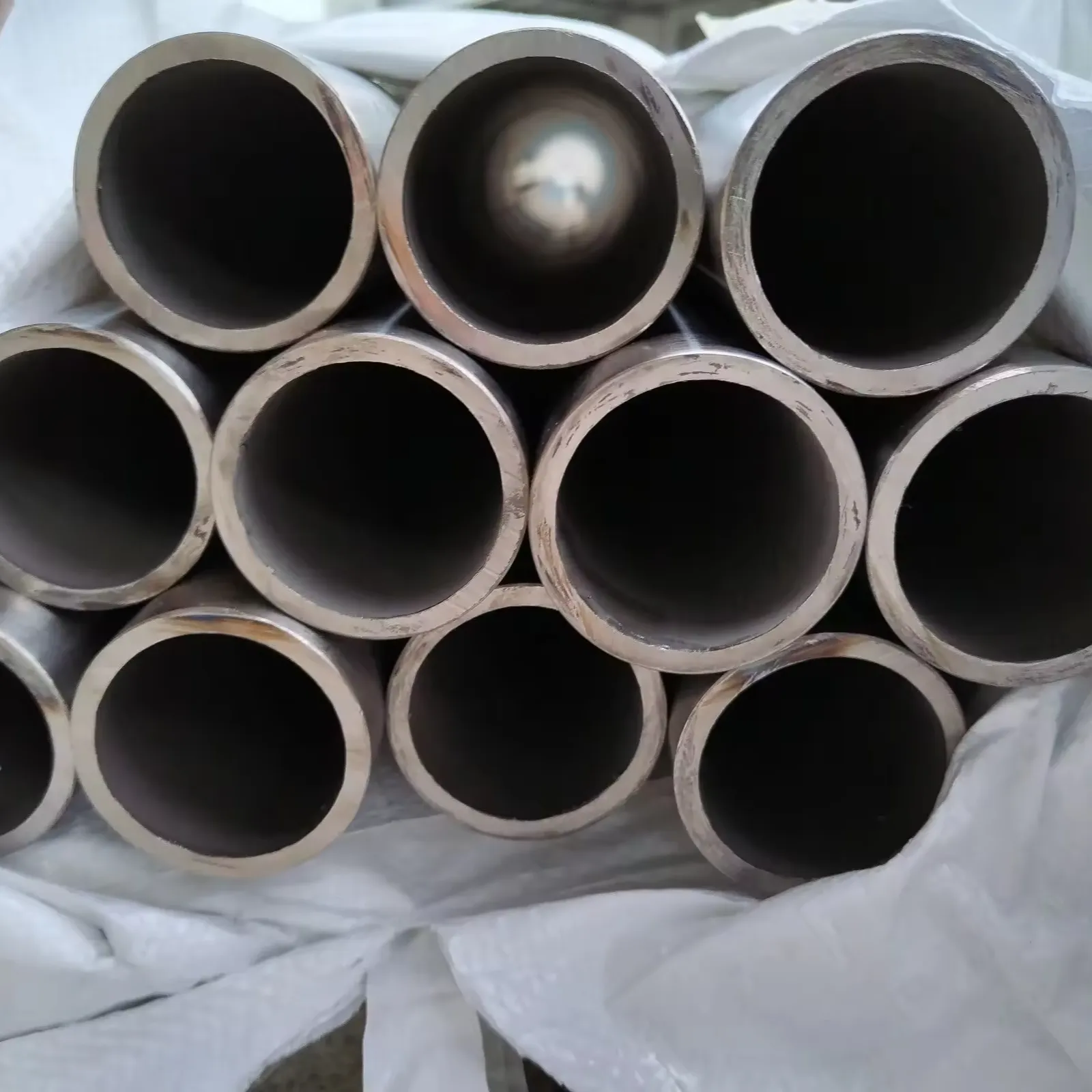 ASTM B161 Monel 400 Tubos y tubos sin soldadura DIN 2,4360 Tubos y tubos