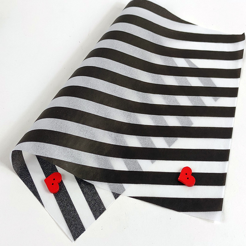 Rayas oblicuas negras