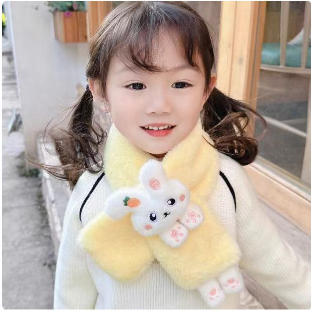 Une jolie écharpe lapin jaune