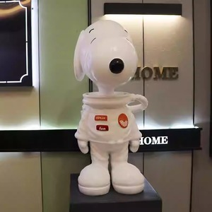 漫画スヌーピー大きな床に立っているカスタム置物アニメ樹脂キャラクター彫刻モールと子供の遊び場装飾