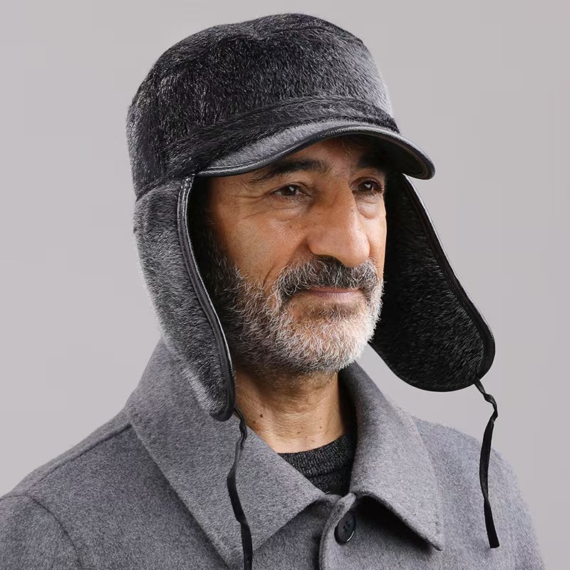 Visón con orejas grandes, gris