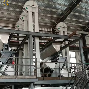 Elevador de cucharón vertical motorizado de bajo mantenimiento Máquina de elevación vertical automática para manejo de materiales a granel para línea de montaje - Product Image 1