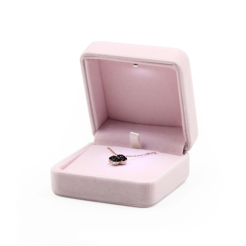 Pink middle pendant box