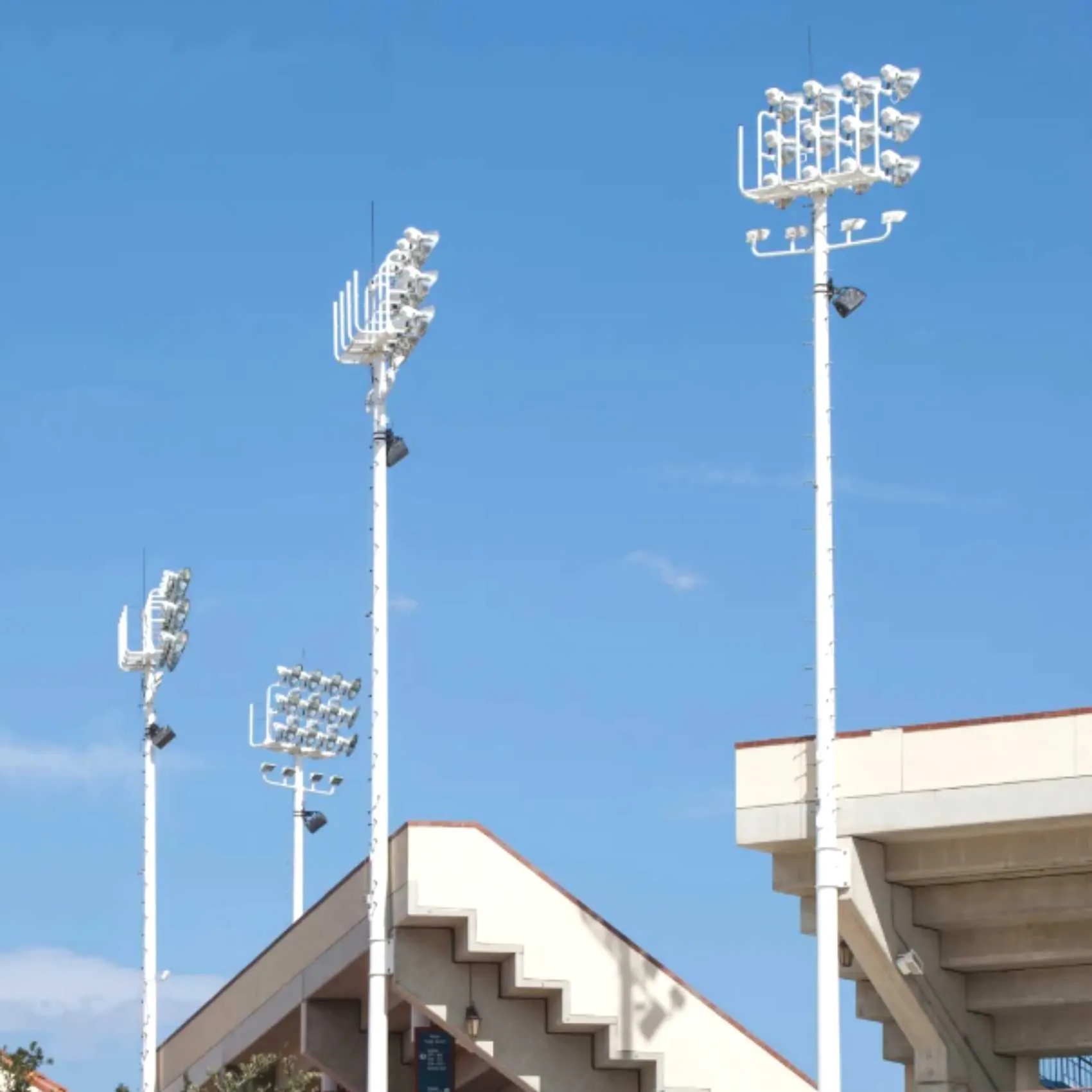 Precio de luz de inundación de mástil alto LED de 20m de alta calidad para iluminación de estadios deportivos