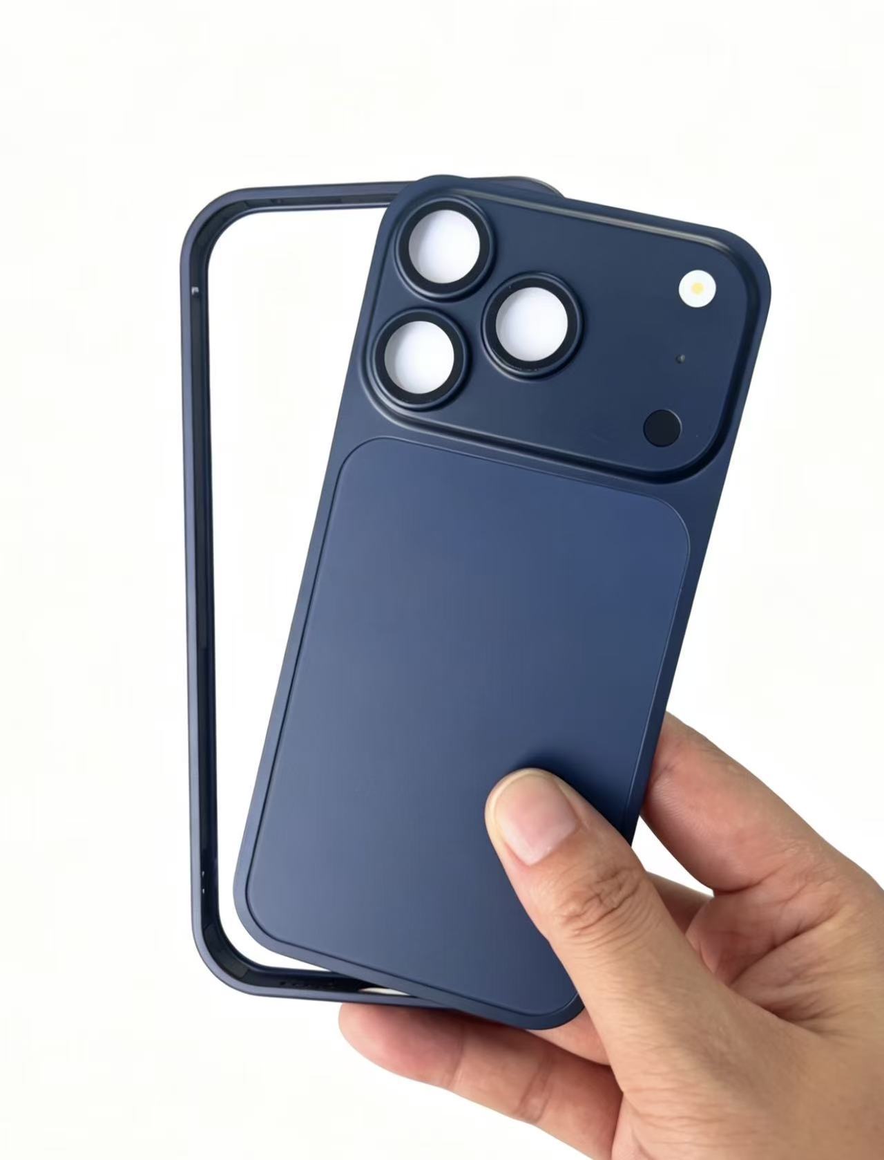 Bordure bleue + métal devient instantanément un autocollant arrière