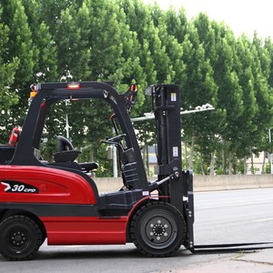 Xe nâng điện 4WD Lithium-ion fanyu cpd30 với lịch sạc thông minh và sử dụng điện không cao điểm - Product Image 4