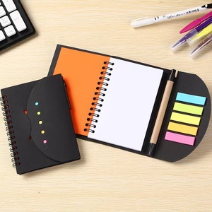 Cuaderno en espiral A5 ecológico con logotipo personalizado, cubierta de Kraft plegable, Bloc de notas adhesivo con bolígrafo, libro pequeño de promoción