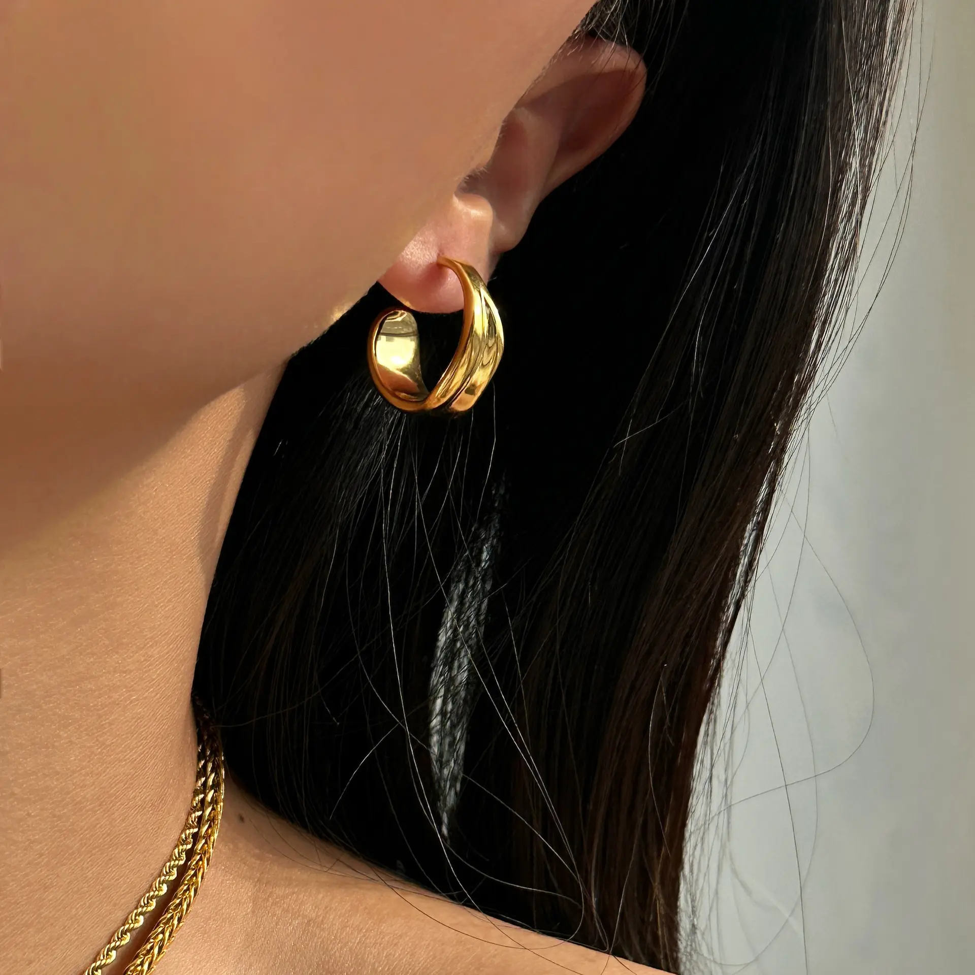 Gioielli di design personalizzati Non appannati all'ingrosso gioielli in oro 18 carati orecchini a cerchio in acciaio inossidabile orecchini a vite orecchini in oro