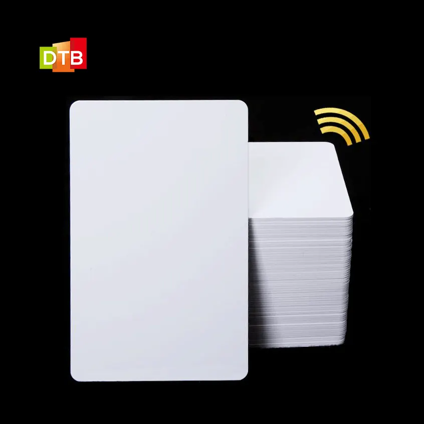 Stampa personalizzata MIFARE 1K NFC Blank Smart Card 13.56mhz Ntag213/ntag215/ntag216 Chip Card pvc id blank nfc rfid card