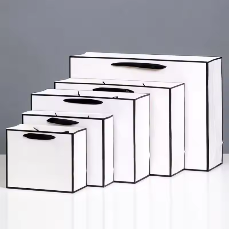 Sac cadeau personnalisé noir et blanc