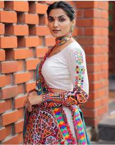 Premium kalite yeni özel Navratri koleksiyonu <span class=keywords><strong>Lehnga</strong></span> Choli en iyi fiyata bayan için gerçek ayna ile çalışmak