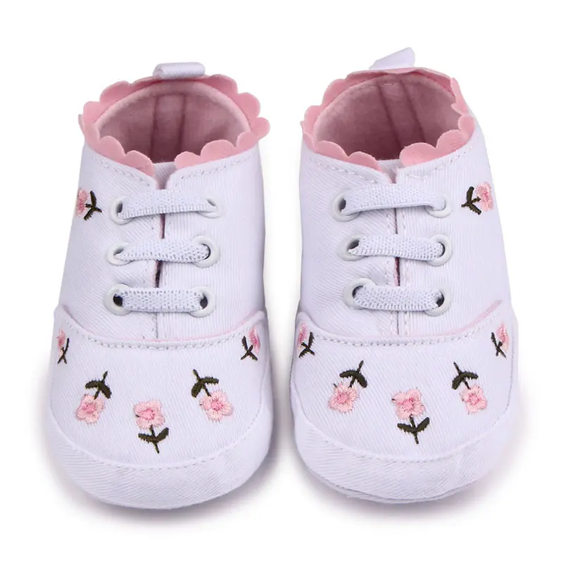Hermosos zapatos para niñas pequeñas con bordado de flores
