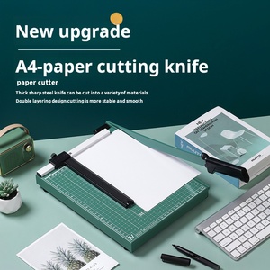 Günlük ofis kullanımı için Ideal, Metal taban, kaymaz kavrama ile sağlam A4 manuel kağıt kesici - Product Image 2