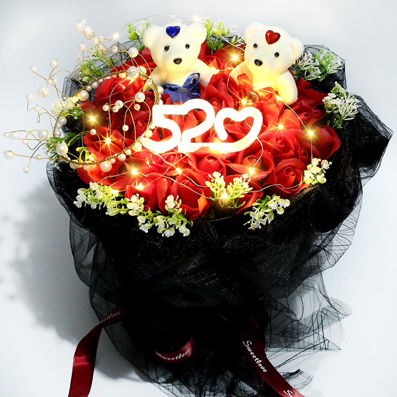 33 bouquets de rouge + couronne + ours