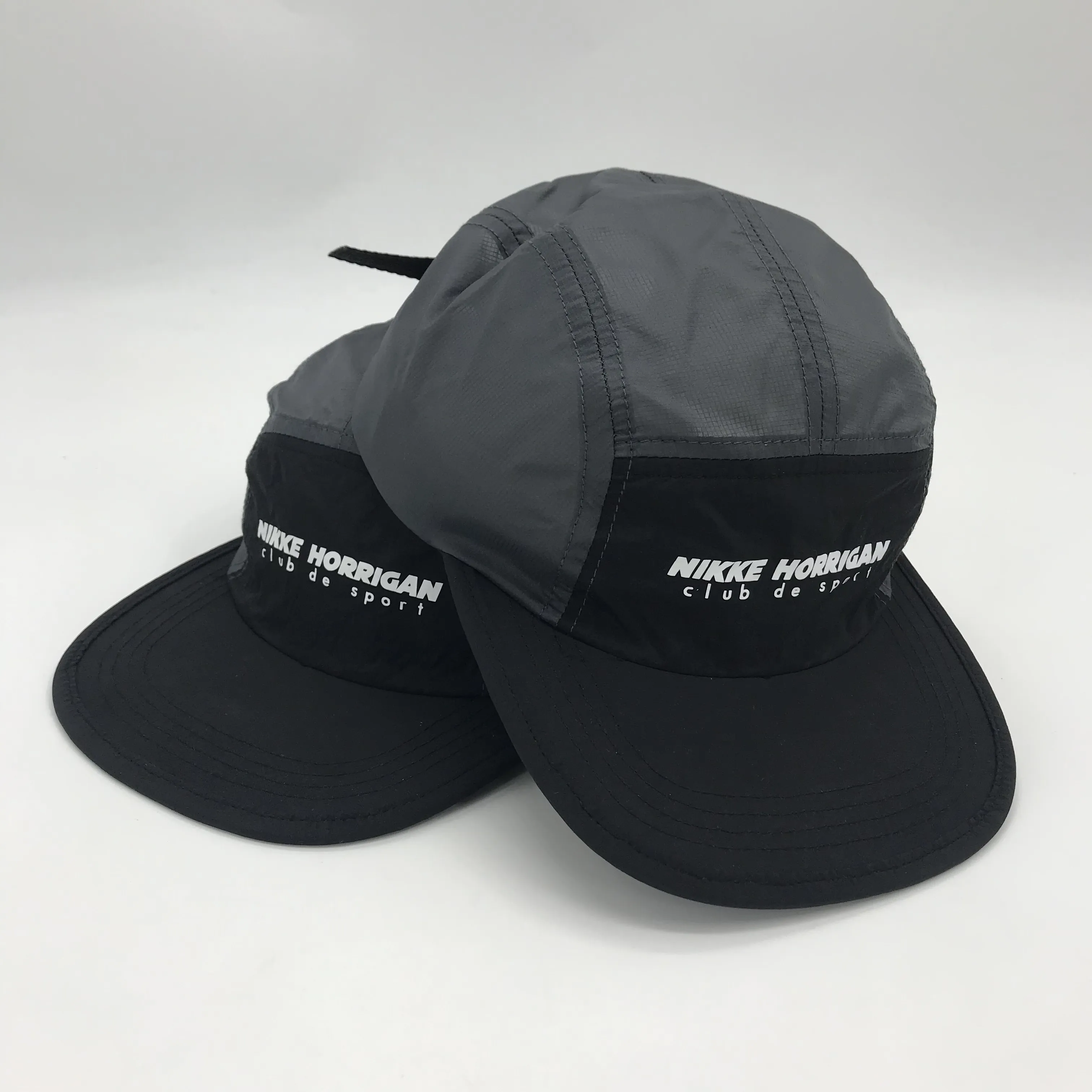Berretto sportivo di alta qualità con cappello a 5 pannelli in Nylon all'ingrosso con Logo stampato personalizzato