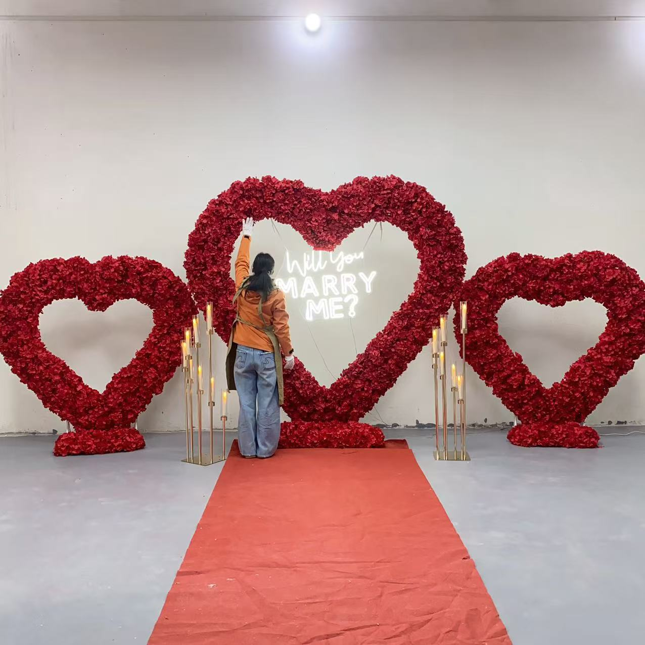1.5m high red arch with stand