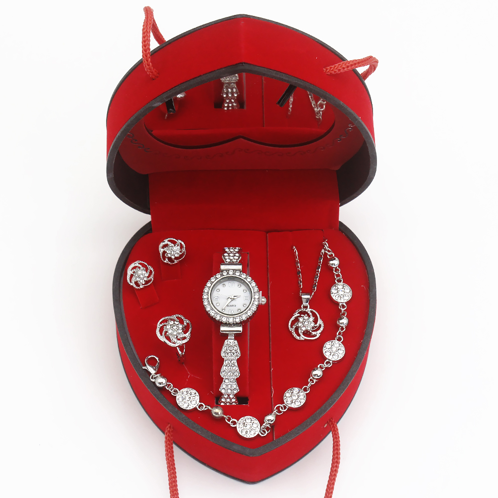 Montre en argent + bracelet + collier + bague + boucles d'oreilles + boîte