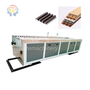 Recycelter Kunststoff PP PE wpc Decking Extrusion maschine Holz Kunststoff Wand paneel/Verkleidung/Zaun Extruder Online-Präge maschine