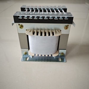 Transformador de aislamiento en línea UPS de 3KVA con entrada monofásica de 220V y salida de 110V 415L415V - Product Image 6
