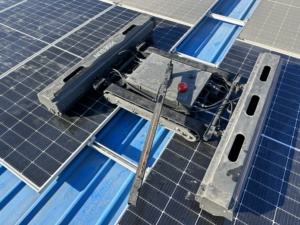 SUNNOVA L1 Smart 500W <span class=keywords><strong>Robot</strong></span> de nettoyage de panneaux solaires à double tête 1.3m de largeur de brosse pour le dépoussiérage - Product Image 5