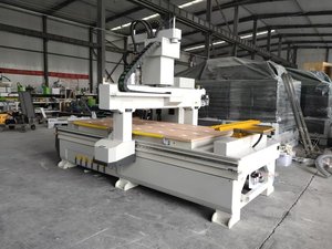 Máquina CNC multifunción 3 en 1, cuchillo oscilante, corte en V, enrutador de madera Ccd, máquina de corte Atc - Product Image 6