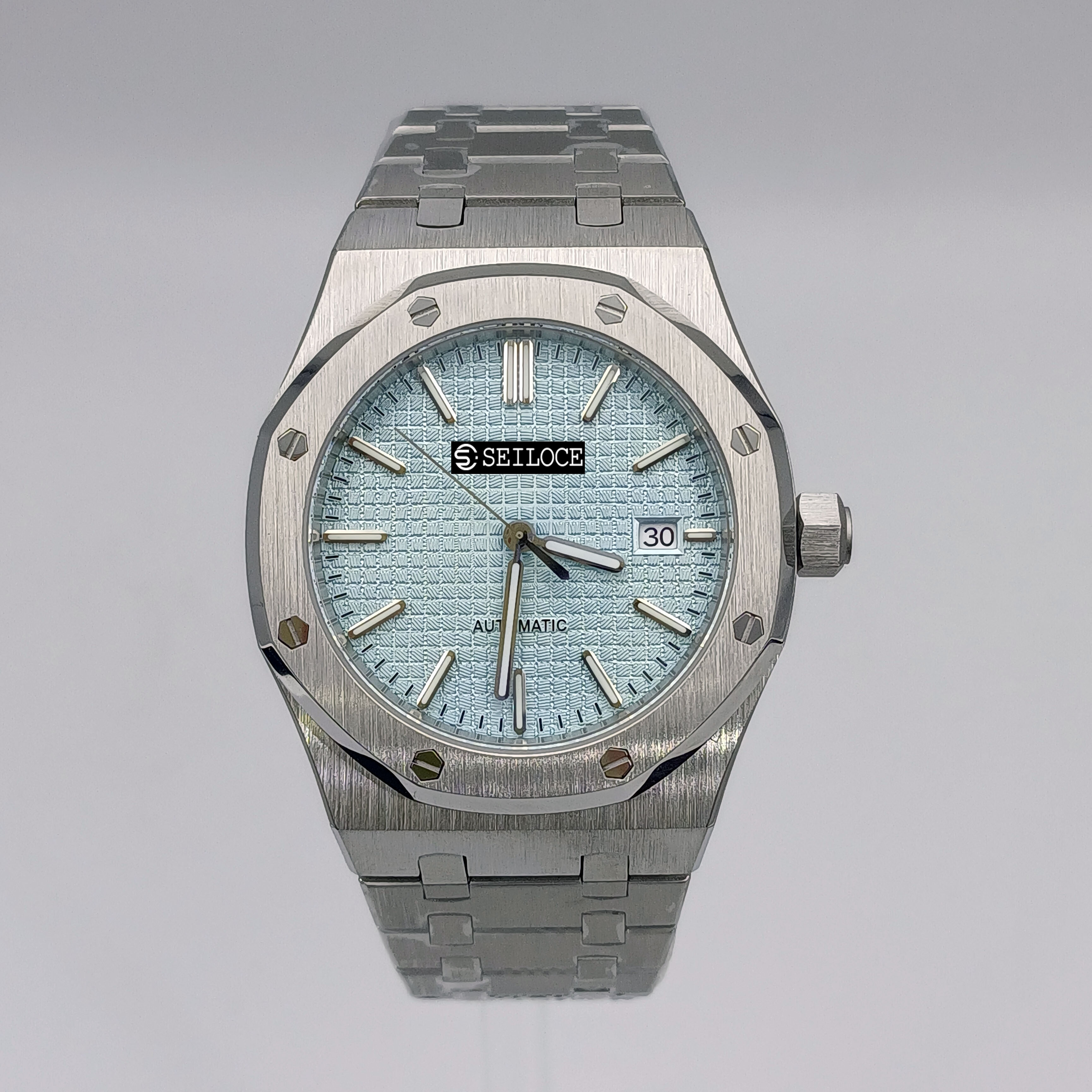 Boîtier argenté + cadran bleu