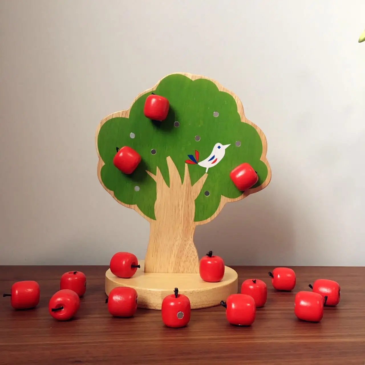 لعبة مونتيسوري ، خشبية تعليمية ، للأطفال, لعبة خشبية تعليمية ، شجرة التفاح ، مطابقة مع مغناطيس للطفل الصغير